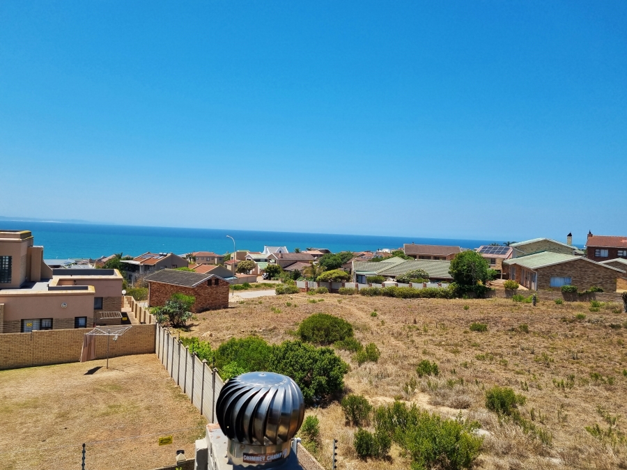 4 Bedroom Property for Sale in Wavecrest Eastern Cape